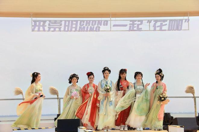 白天看花神出画夜晚见铁花星雨麻将胡了崇明堡镇江堤有约：(图1)